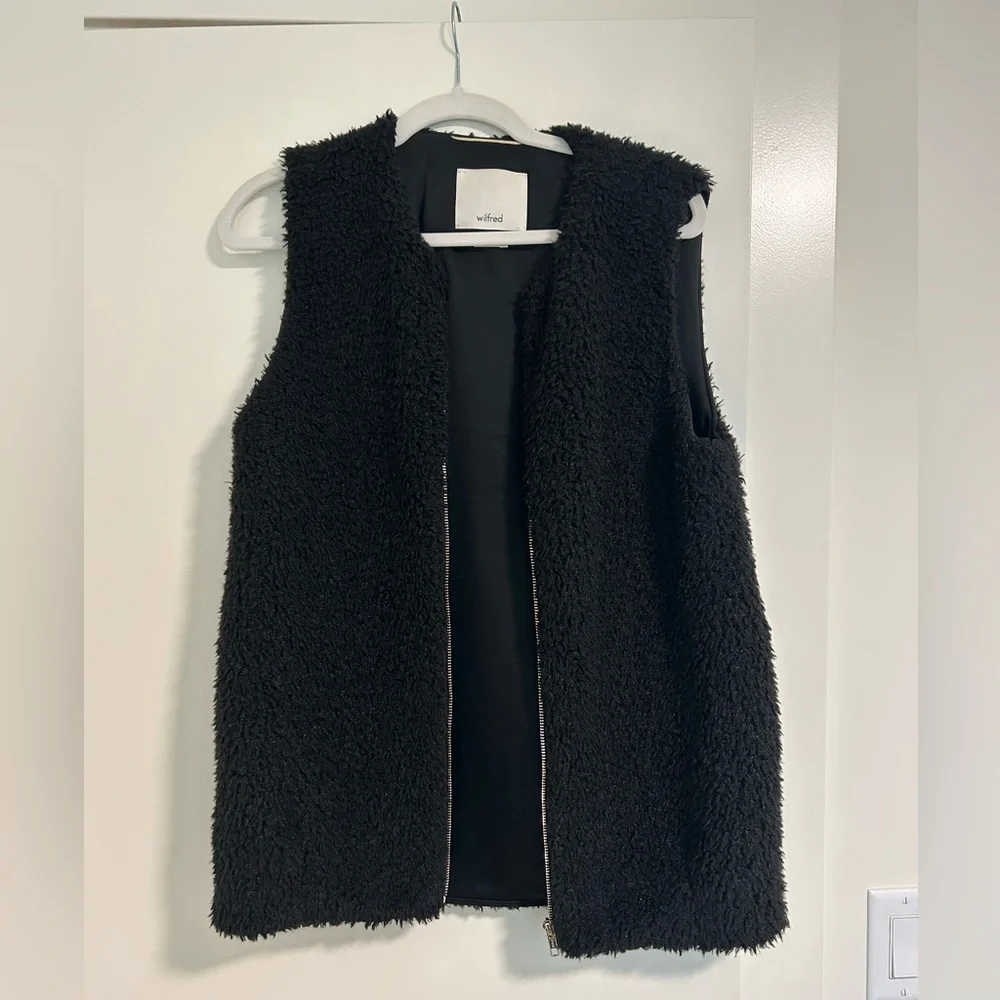 Aritzia Vest - Picture 1 of 4